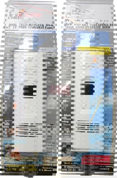 6.1 Inch Long x 3.8 Inch Wide, AC Plug In 120 Volt Carbon Monoxide and Explosive Gas Alarm